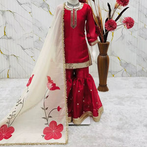 Nouvelle collection tendance : Ensemble haut en soie Fendy, sharara et dupatta, style de soirée de créateur - Product Image 1