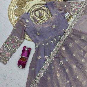 Robe de soirée en soie brodée bicolore avec dupatta et palazzo |   Travaux de paillettes |   Vêtements de soirée pour femmes - Product Image 5