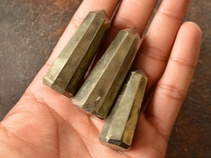 Tour de pyrite naturelle de haute qualité, effet druzy, doré chatoyant, autoportant, pointe de tour, Or des fous, cristal de guérison, pierre précieuse - Product Image 2