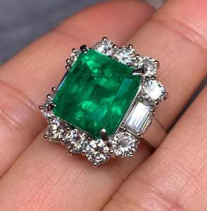 Anillo de Compromiso y Boda de Esmeralda Colombiana de Lujo, Esmeralda Cultivada en Laboratorio, Plata de Ley, Chapado en Oro Blanco, Elegante Anillo con Gema Verde - Product Image 1