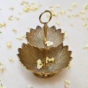 Support à gâteau en aluminium robuste avec détails de qualité supérieure et base sur pieds pour présentoirs de gâteaux de mariage et vitrines de pâtisserie - Product Image 4