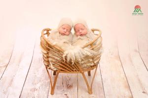 Cette berceau pour bébé en bambou en forme de gourde avec poignées convient aux nourrissons âgés de 0 à 6 mois, fabriqué en rotin naturel, et est parfait. - Product Image 5