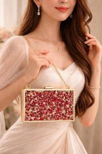 Sac de soirée pour femme en résine époxy dorée tressée, personnalisé, moderne et luxueux, à prix abordable, par UO INDIA - Product Image 2