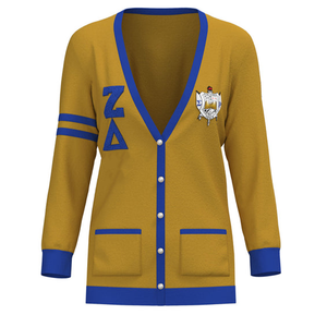 เสื้อคาร์ดิแกนผู้หญิงสีทองน้ำเงิน คอวี ปักลายตัวอักษรกรีกและโลโก้ตราสัญลักษณ์ แขนยาว ถักนิตติ้ง สไตล์พรีปปี้ ติดกระดุมด้านหน้า - Product Image 1