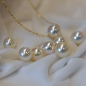 Collier en perles de mer naturelles Akoya, polyvalent, classique, pendentif en or 18 carats, lumière miroir, collier de route, en provenance du Japon - Product Image 1
