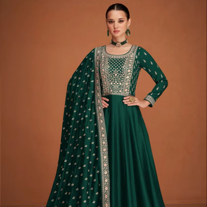 Traje Anarkali Moderno de Seda Premium Bordado por Diseñadores, Semi-Cosido, para Bodas, Diwali y Fiestas - Product Image 1