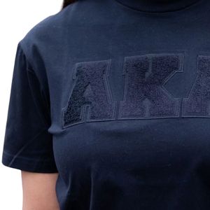 เสื้อยืด All Black AKA Tee สำหรับผู้หญิง โลโก้เชนิลล์ ผ้าฝ้ายพรีเมียม สไตล์มินิมอล ลำลอง มีสไตล์ ใส่ได้ทุกวัน - Product Image 6