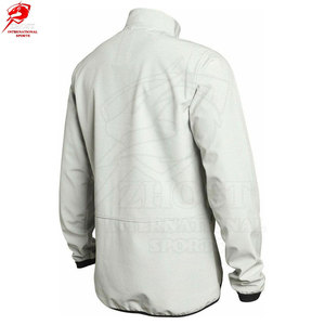 Vestes softshell athlétiques haut de gamme avec matériau léger et respirant, coupe confortable et coutures durables, en vente - Product Image 3
