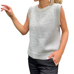 Débardeur court gris chiné en maille pour femme, sans manches, col roulé, ourlet peplum, coupe ajustée, côtelé, style streetwear - Product Image 2