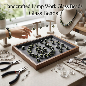 Perles en verre soufflé à la main 12 mm |   Perles de verre artisanales rondes noires avec motif de points en relief jaune citron |   Fabrication de bijoux artisanale - Product Image 2