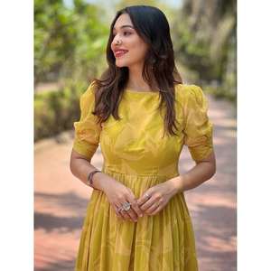 ชุดเดรสยาวพิมพ์ลายสีเหลืองเอวสูงแบบธรรมชาติ ซักได้ เป็นมิตรต่อสิ่งแวดล้อม สำหรับผู้หญิง แขนพอง คอกลม เหมาะสำหรับฤดูร้อน - Product Image 3