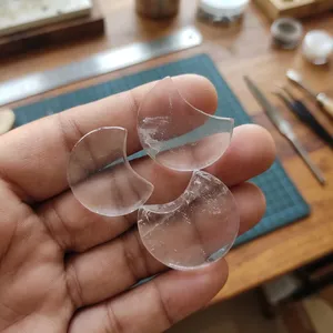Cabochon en quartz cristal naturel transparent, pierre lune croissante non montée pour la fabrication de bijoux - Product Image 3