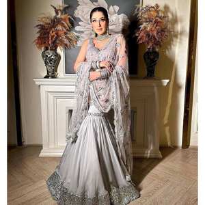 Conjunto de ropa de fiesta para mujer con aspecto elegante de trabajo de hilo y secuencia - Product Image 3