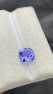 Tanzanite naturelle certifiée de 7 mm, taille coussin carrée, avec une couleur et un lustre excellents, zoïsite naturelle de 1,65 carat, pierre précieuse non montée - Product Image 2