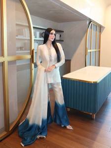 Ensemble Salwar Kameez en Soie Tie-Dye Beige et Bleu pour Femme, Tenue Traditionnelle Indienne et Pakistanaise, Idéal pour Mariages et Fêtes, Coupe Ample, Longueur Ras du Sol - Product Image 5