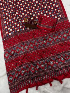 Sari Tradicional Indio de Satén Japonés Suave con Estampado Ajrakh y Trabajo de Espejo Real, Elegante para Bodas, Fiestas y Playa - Product Image 4