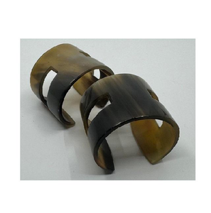 Bracelet de luxe écologique moderne fait main en corne, taille personnalisable, durable, pour femmes, fêtes, mariages, directement d'Inde - Product Image 1