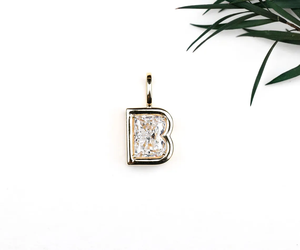 Collar con colgante de diamante con letras del alfabeto, muy vendido, en oro sólido de 14K, regalo para ella, collar con colgante de diamante de laboratorio. - Product Image 1