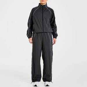 Ensemble de survêtement rétro noir pour femme, léger et respirant en polyester/spandex, idéal pour la course à pied - Vente en gros - Product Image 1