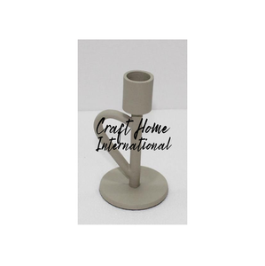 Bougeoir scandinave moderne et minimaliste en aluminium fait main, étanche, style nordique, pour décoration de table et centre de table naturel - Product Image 1