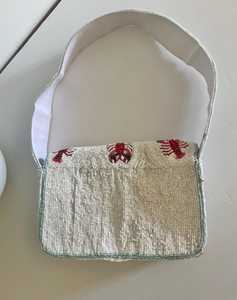กระเป๋าสะพายไหล่ประดับลูกปัดรูปกุ้งมังกรถักมือ - Product Image 2
