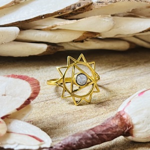 Bague en laiton plaqué or 18 carats pour femme, design élégant, pierre de lune, style bohème, motif étoile géométrique, bijoux célestes délicats, vente en gros/OEM/ODM - Product Image 5
