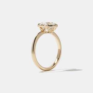Bagues de fiançailles et alliances de mariage style vintage unique, minimalistes, en or massif 14K, avec diamant de laboratoire taille coussin antique et solitaire - Product Image 3