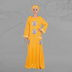 ชุดคาฟตันผ้าเรยอนพร้อมงานปักลายประณีต ตกแต่งด้านหน้าด้วยลวดลายสวยงาม ขอบแขนเสื้อแบบมีลวดลาย กระเป๋าข้าง และความยาวแบบยาวถึงพื้น - Product Image 4