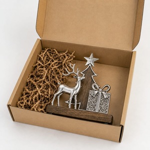 Figurine de cerf de Noël en métal faite à la main sur base en bois, décoration de table, thème traditionnel des fêtes, art pour le salon - Product Image 5