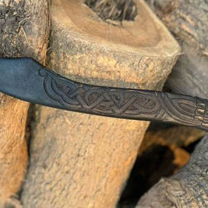 Hacha Vikinga de Grado Industrial, Diseño Escandinavo, Pieza Decorativa, Cabeza Grabada, Hoja de Acero al Carbono, Mango de Madera Tallada - Product Image 6