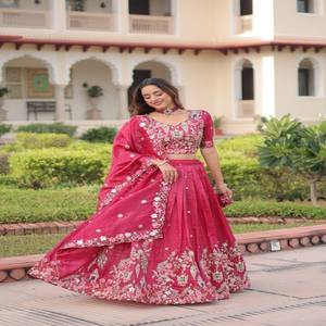 VASTRA COTTAGE Lehenga Choli Bordado con Lentejuelas y Diseño Zari, Completamente Cosido, con Dupatta, para Fiestas - Product Image 5