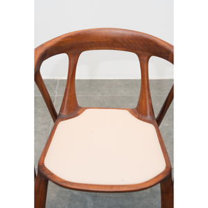 Chaise de salle à manger en bois de noyer de luxe, style nordique italien, siège et dossier rembourrés en cuir PISANO - Product Image 5
