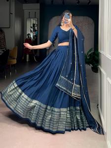 เลเฮนกาโชลีผ้าชานเดรีแท้แบบเย็บกึ่งสำเร็จรูปสุดหรู ขายดีอันดับต้นๆ เหมาะสำหรับงานแต่งงาน มีจำหน่ายในราคาโรงงาน - Product Image 3