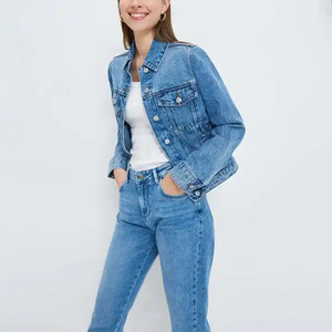 Chaqueta vaquera azul claro para mujer, estilo camionero, manga larga, abotonadura sencilla, con bolsillos de parche - Product Image 2
