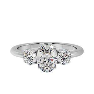 Bague de fiançailles et de mariage classique et moderne en argent, 1 carat, avec trois diamants ovales créés en laboratoire, sertis sur le côté, design élégant à deux pierres - Product Image 1