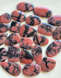 Diamant naturel Rhodonite Cabochon Pierres précieuses roses en vrac Formes et tailles variées Polies pour la fabrication de bijoux - Product Image 4