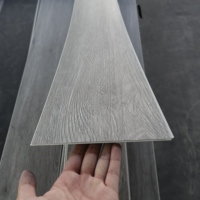 Revêtement de sol SPC à clipser, imperméable, à âme rigide, durable et résistant à l'usure pour les zones commerciales à fort trafic