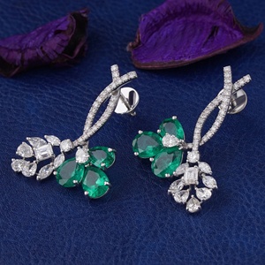 Bague pendante en or blanc 14 carats avec diamant vert poire de 6,39 carats cultivé en laboratoire, certifié IGI, design floral élégant, cadeau de fiançailles - Product Image 4