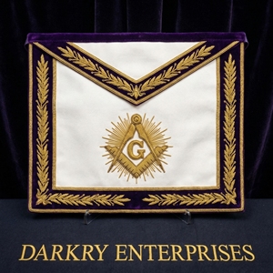 Tablier maçonnique personnalisé fait main en velours violet avec broderie fil doré, compas carré et équerre, insignes de maître maçon, artisanat de qualité - Product Image 2