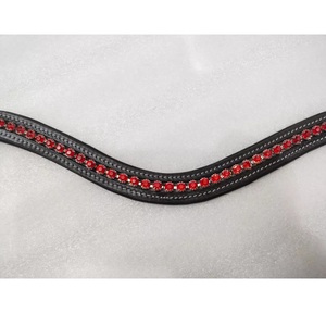 Diadema para Caballo de Cuero Genuino Duradero Más Vendida con Cristales Rojos Clásicos de 6 MM, Estilo Profesional para Jinete, Disponible para la Venta - Product Image 1