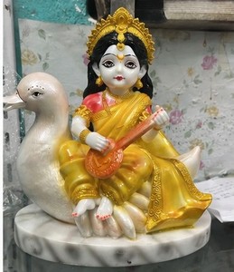 Figurine en résine Saraswati Ji de Sulfax Trading avec base Cygne Veena, décoration religieuse traditionnelle faite à la main pour présentation sur table, Diwali - Product Image 1
