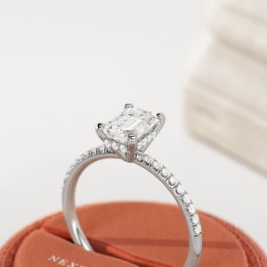 Bague de fiançailles élégante en diamant de laboratoire taille émeraude 1 carat, certifiée IGI, clarté VVS, tendance, vente en gros, export - Product Image 4