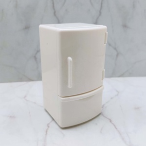 บ้านตุ๊กตา1:12ตู้เย็นสีขาวเฟอร์นิเจอร์โมเดลการ์ตูนบ้านตุ๊กตาจิ๋วของเล่นทำจากพลาสติก - Product Image 1