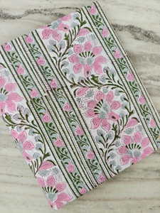 Tissu en coton biologique fait main, imprimé à la main à Jaipur Sanganeri, rouge vif avec motif classique à pois blancs. - Product Image 6