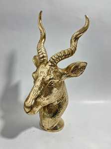 Escultura de Cabeza de Antílope en Latón Dorado, Figura Decorativa Hecha a Mano para Exhibición en Mesa de Sala de Estar - Product Image 2