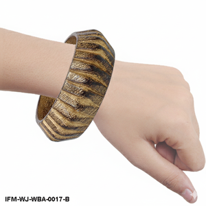 Brazalete de Madera Hecho a Mano con Acabado Dorado Antiguo, Texturizado y Esculpido, para Mujer - Product Image 6