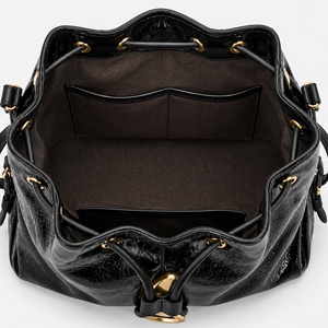 Nuovo <span class=keywords><strong>Zaino</strong></span> <span class=keywords><strong>in</strong></span> <span class=keywords><strong>Pelle</strong></span> Verniciata Lucida Effetto Stropicciato 2026 da Donna, Borsa <span class=keywords><strong>a</strong></span> Secchiello con Coulisse e Dettagli Dorati Scultorei, Borsa <span class=keywords><strong>a</strong></span> Spalla Nera - Product Image 2