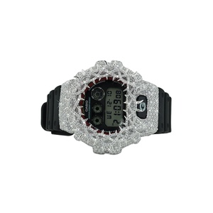 Montres personnalisées en moissanite et diamant, demi-entourées de pierres, avec bracelet en caoutchouc noir et boîtier rond artistique pour la mode - Product Image 3
