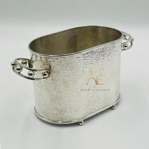 Cuba para Bebidas Ovalada de Metal Plateado Martillado con Patas de Bola, Asas Adornadas con Cuentas, Elegante Vajilla para Bodas y Fiestas - Product Image 1
