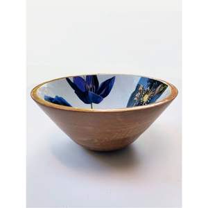 Tazón para servir ensalada hecho a mano de madera de mango con incrustaciones de esmalte azul con diseño de pez - Tazón decorativo costero de 10 pulgadas para decoración de cocina - Product Image 3